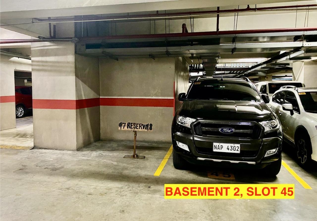 Ortigas 2 Bedroom Corner Unit With 2 Queen Across Shangrila *